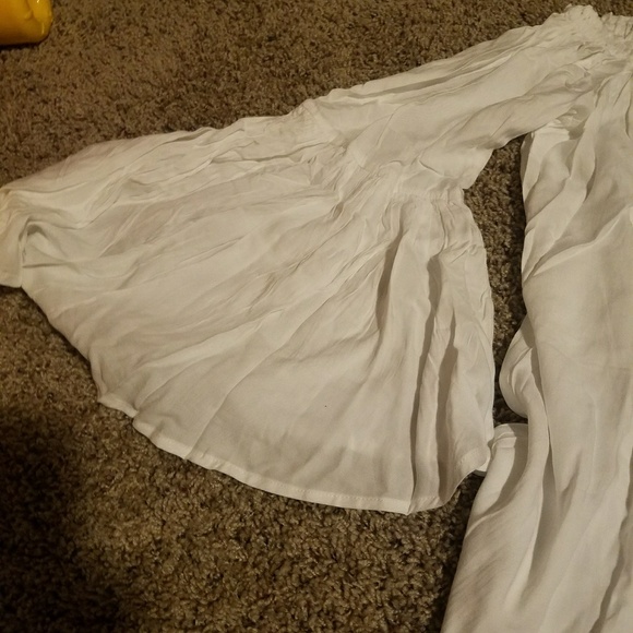 **LAST ONE!!** White Off the Shoulder Top - Picture 6 of 6